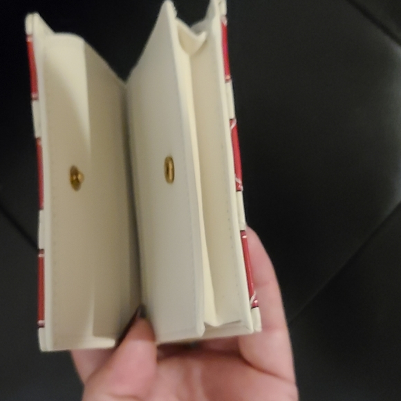 NEW AUTHENTIC GUCCI WALLET - Picture 6 of 7